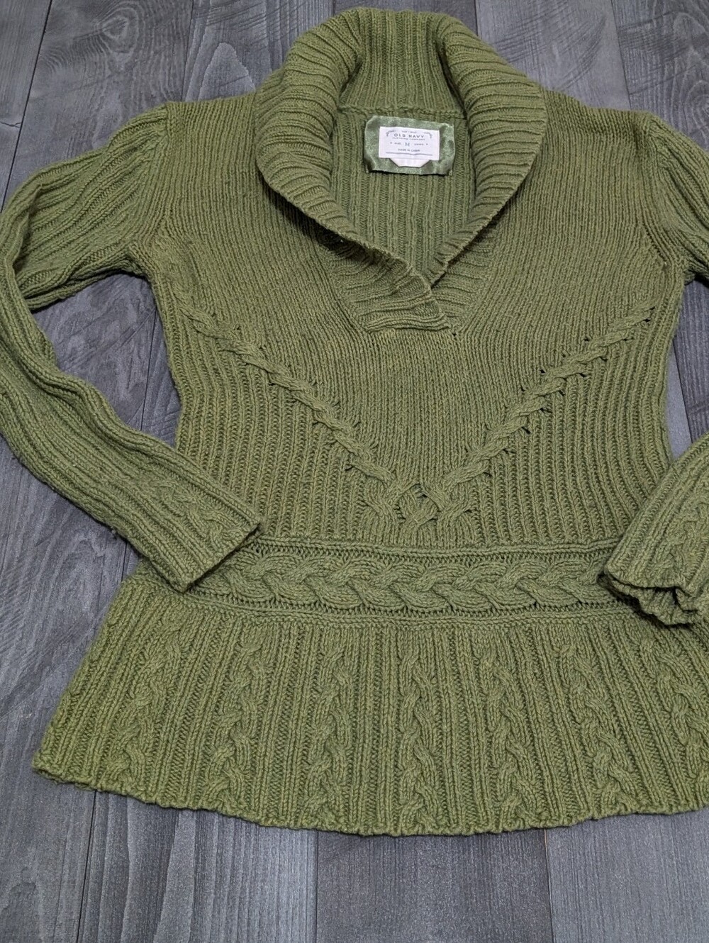 Olive Green Cable Knit Women's Sweater Size Medium